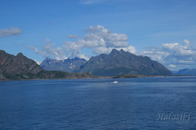 Norwegia (1380).JPG - Prom z Svolvaer do Skutvik